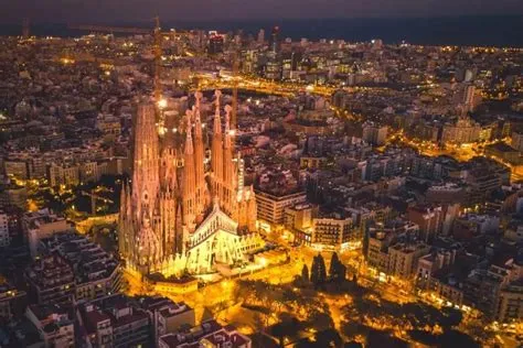  A Sagrada Família: Dreamlike Structures and Heavenly Visions!